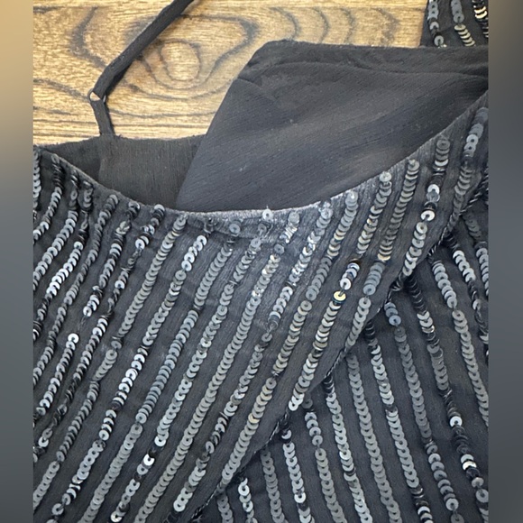 L’Agence Gabriella V Neck Sequin Cami - size medium - Picture 5 of 10